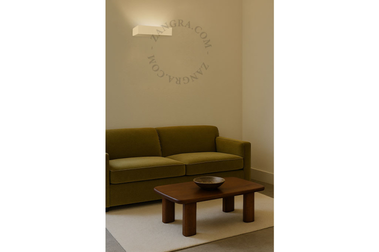 Paintable uplighter in plaster.