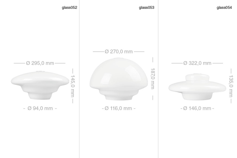 Zielona metalowa lampa ze szklanym kloszem.