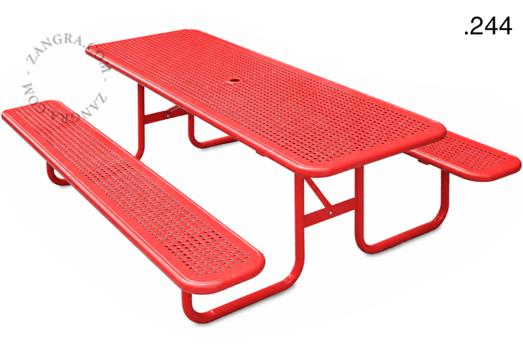 Table de jardin en acier.