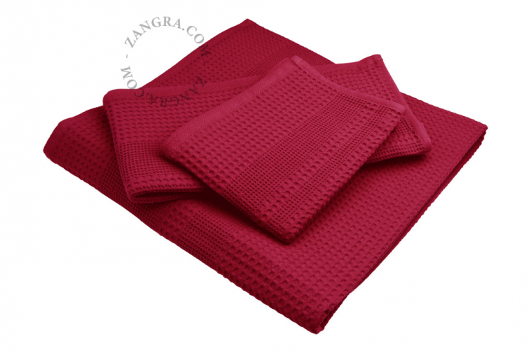 honeycomb-towel-burgundy-cotton