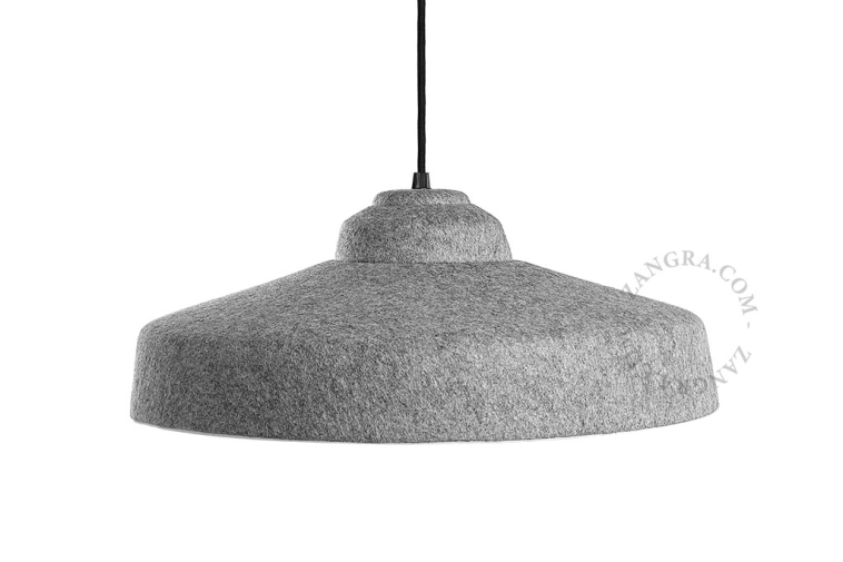 Acoustic pendant light in felt.