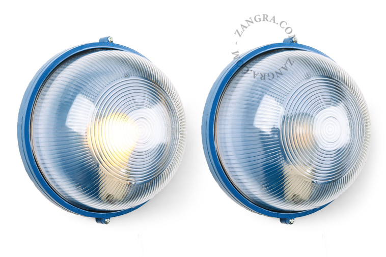 Blauwe, ronde lamp.