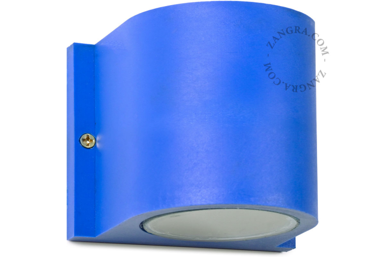 Blaue Wandleuchte.