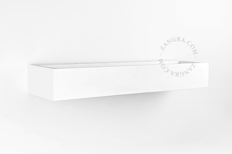 Paintable uplighter in plaster.