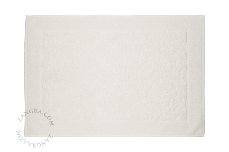 Light brown cotton bathroom mat.