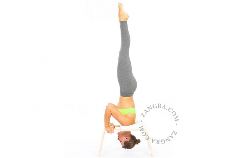 yoga.016.001_l-01-headstand-stool-yoga-hoofdstandbankje-kopfstandhocker-tabouret-pour-le-poirier-taburete-para-verticales