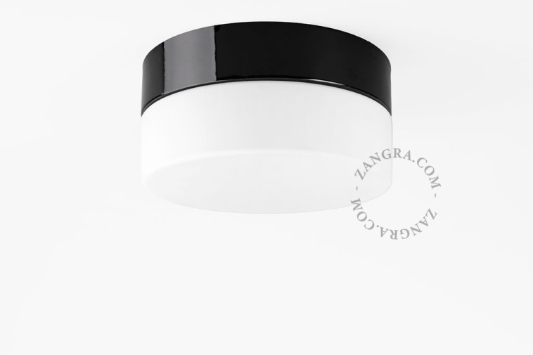 Candeeiro redondo em porcelana preta e vidro.