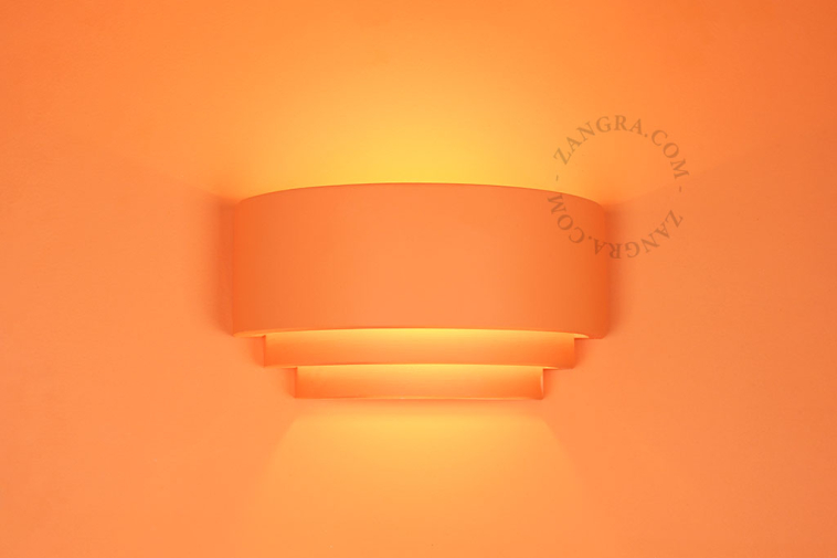 Paintable wall light in plaster.