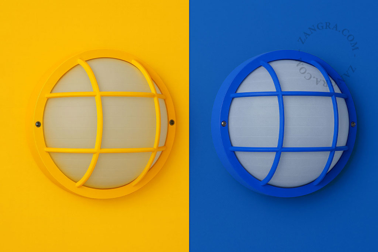 Żółta lampa zewnętrzna typu bulkhead - okrągła.