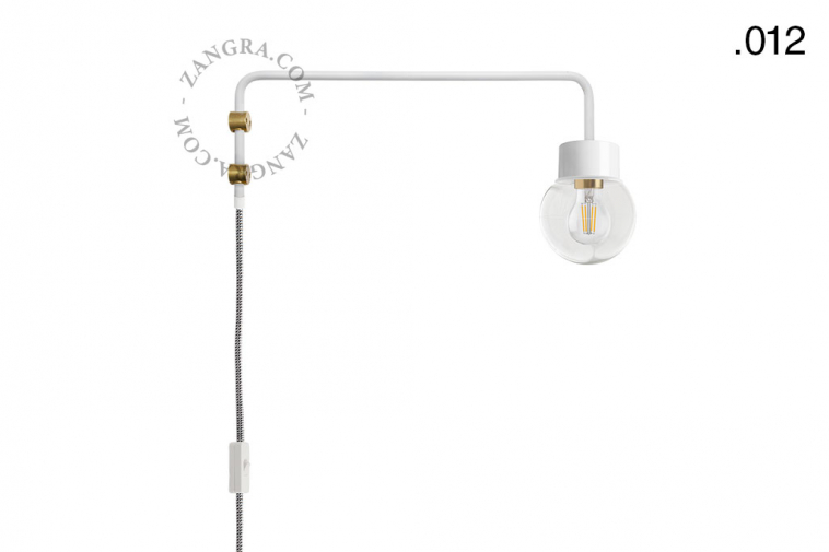 Schwenkbare Wandleuchte aus Metall weiss