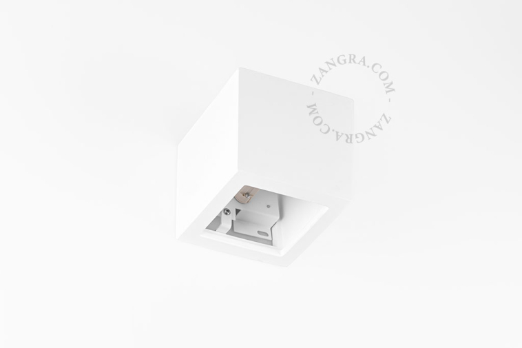 Applique murale cubique en plâtre à peindre.