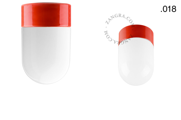 Porseleinen lamp in de kleur rood.