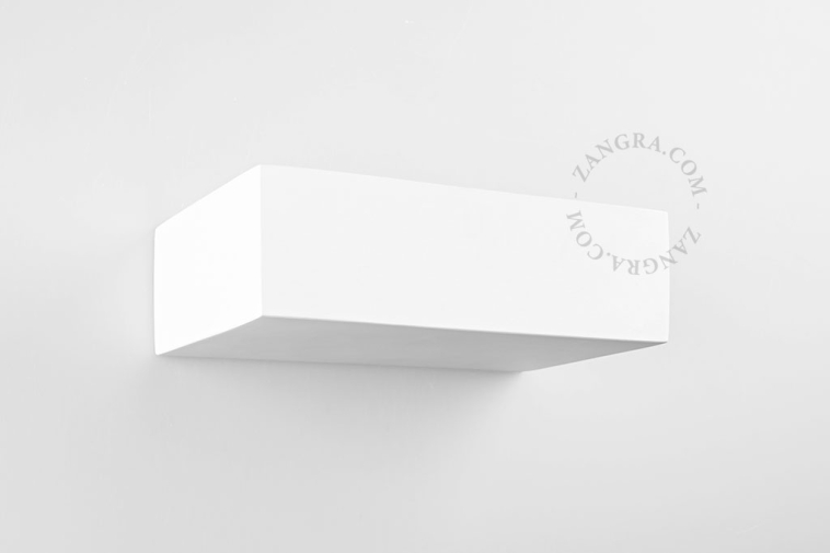 Paintable uplighter in plaster.