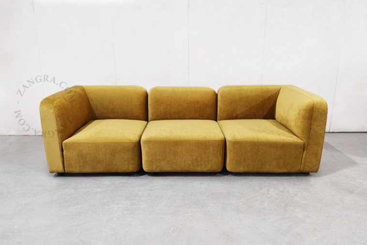 Modular sofa in velvet.