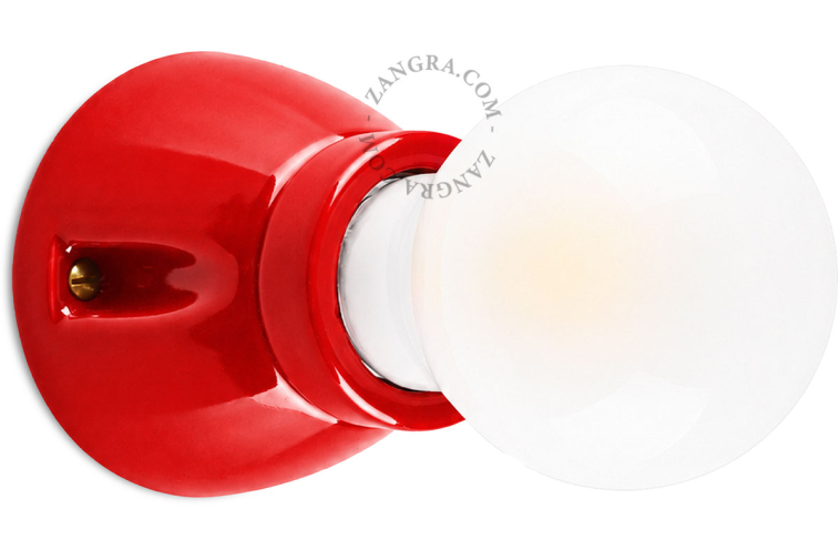 Lampe en porcelaine rouge.