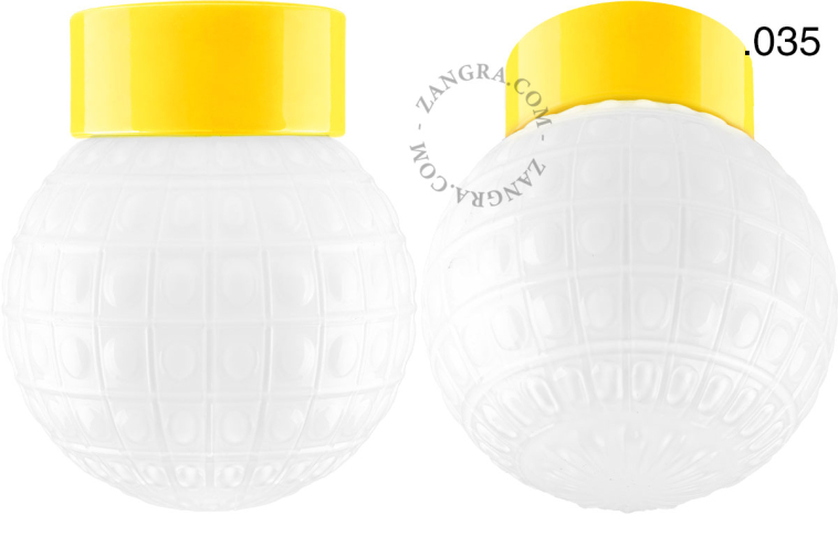 Gele, porseleinen lamp.