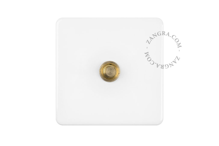 Weißer Porzellan-Druckknopf in quadratischer Form.