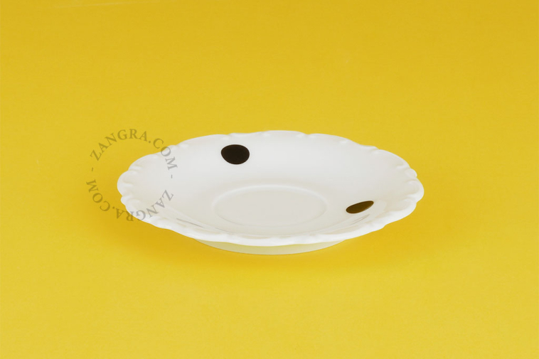Black dot porcelain plate.