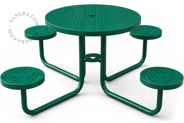 Table de jardin en acier.