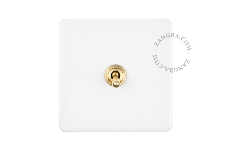 Weißer quadratischer Schalter aus Porzellan.