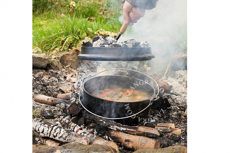 dutch-heat-uniform-cast-cooking-traditional-outdoor-iron-oven