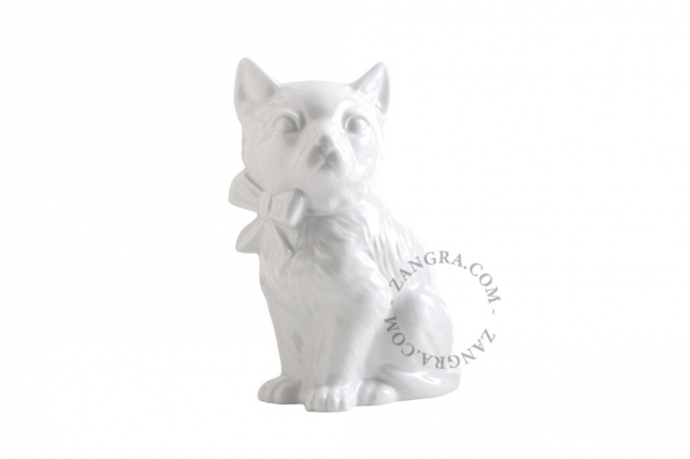 Porte-balayette en forme de chat en porcelaine avec sa brosse en bois.