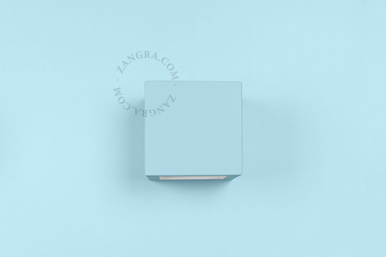 Applique murale cubique en plâtre à peindre.