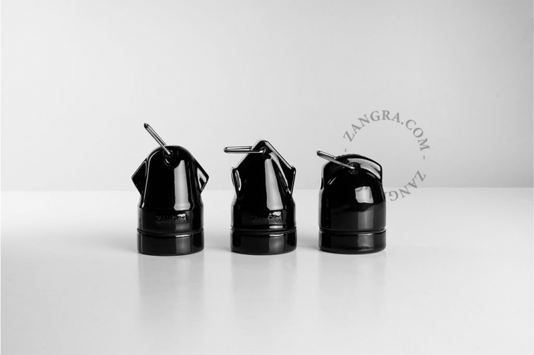 sockets011_002_s-black-porcelain-socket-hook-douille-crochet-porcelaine-noir-lampholder-fitting-zwart-porselein-haak