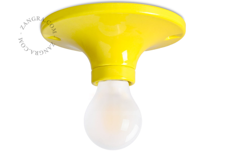 Rund lampe i gult porcelæn.