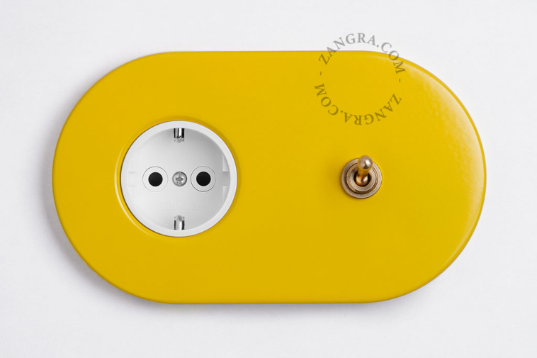 enchufe amarillo e interruptor simple o conmutado - palanca de latón