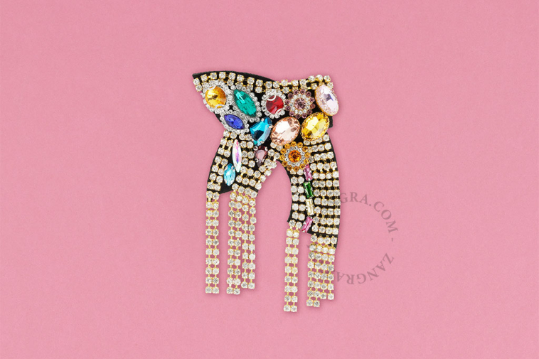 Colourful pearls brooch.