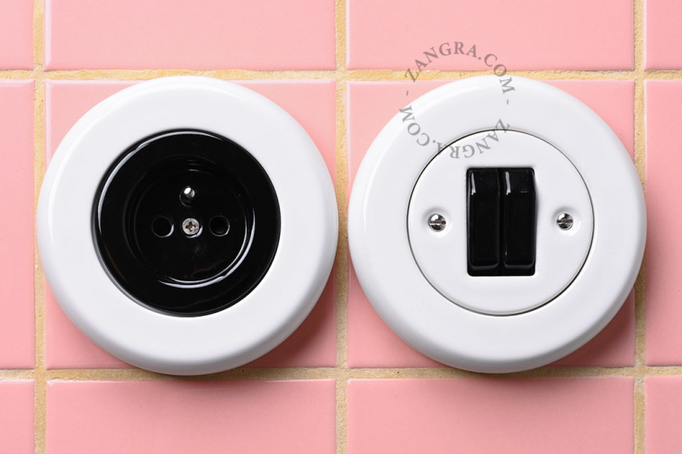 Interruptor de porcelana blanca.