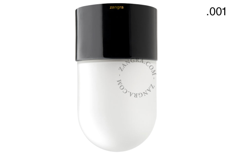 Sort porcelænslampe med glasskærm.