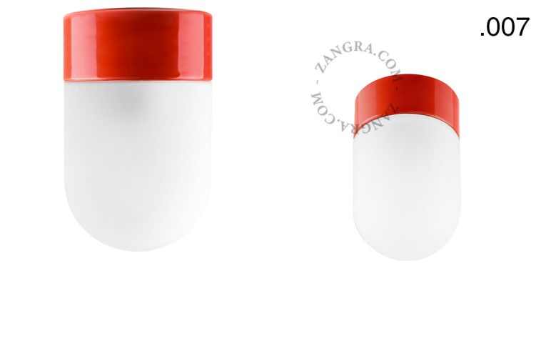 Porseleinen lamp in de kleur rood.