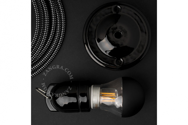 Black porcelain lampholder with hook.