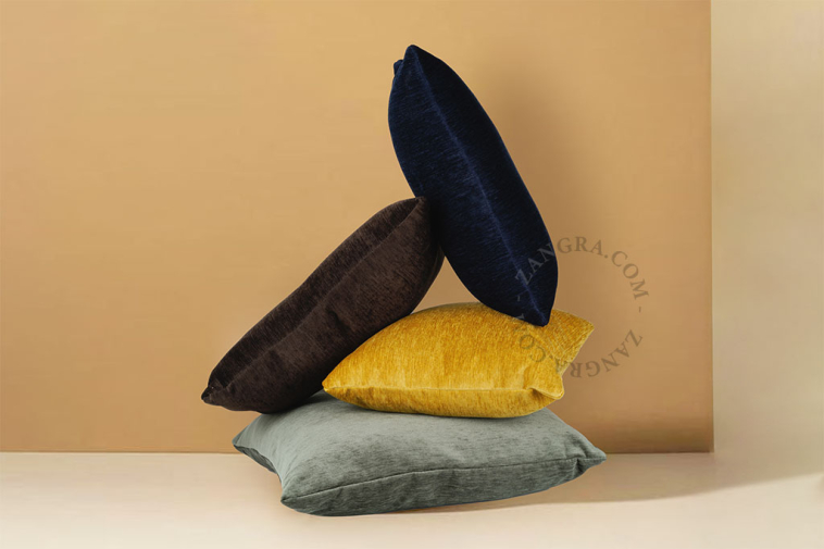 Decorative velvet cushions.