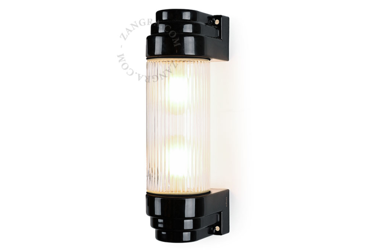 Aplique de porcelana negra Art Déco con pantalla de vidrio.