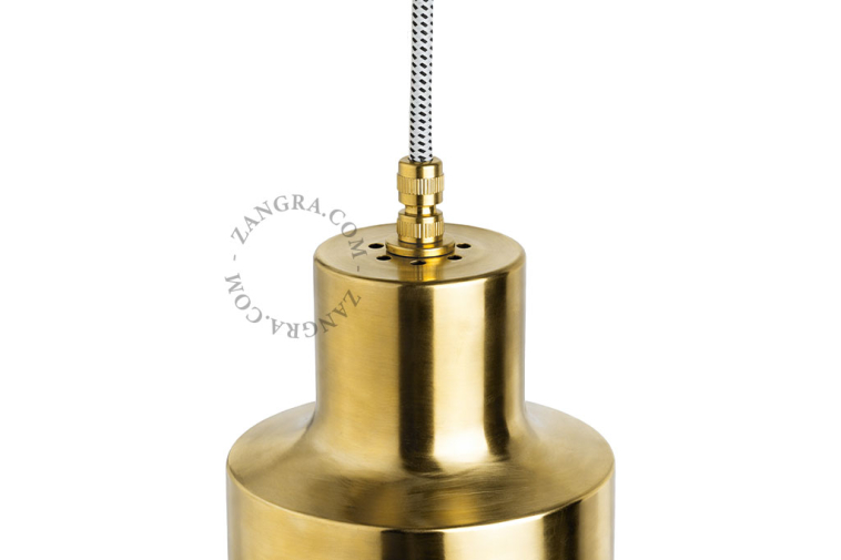 Lámpara colgante de latón.