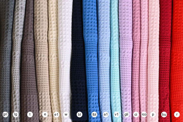 Ręcznik kąpielowy honeycomb w kolorze niebieskim azure.