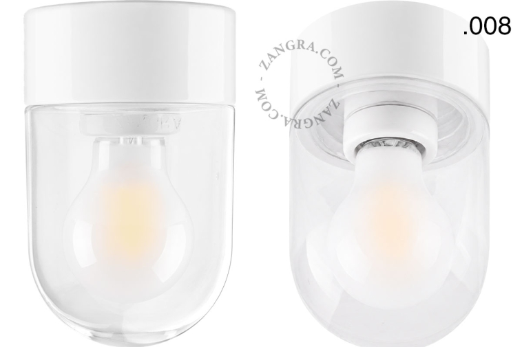 Lampe en porcelaine blanche avec abat-jour en verre.