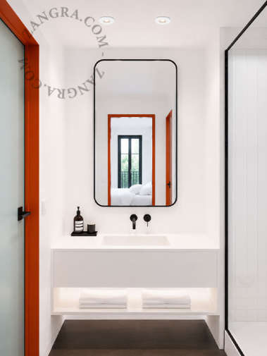 Biała porcelanowa oprawa wpuszczana typu downlight.