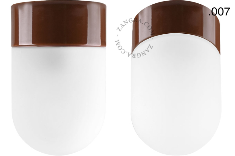 Lampe ronde en porcelaine marron.