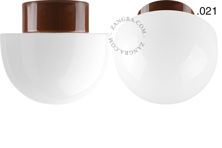 Lampe ronde en porcelaine marron.