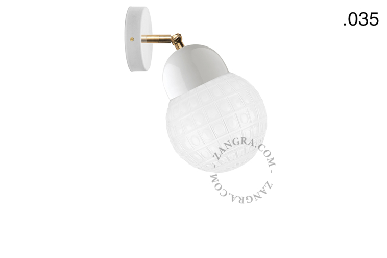 Justerbar væglampe i hvid porcelæn med glas skærm.