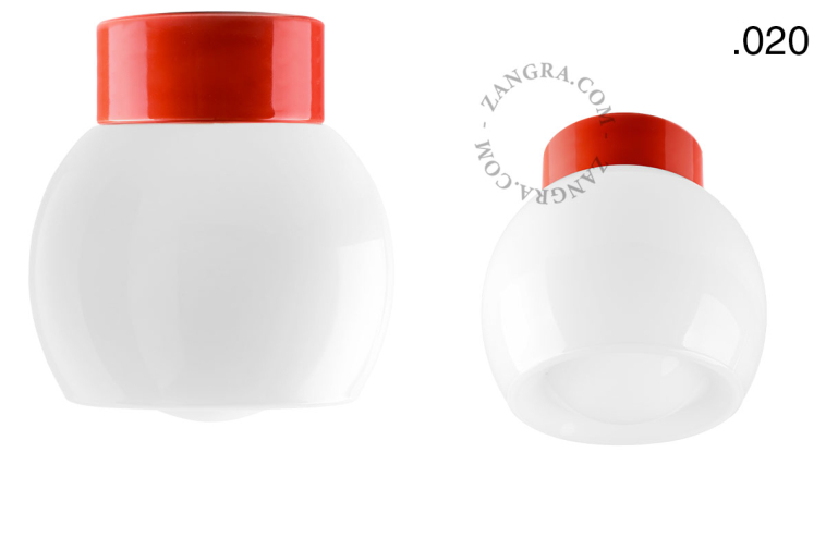 Porseleinen lamp in de kleur rood.