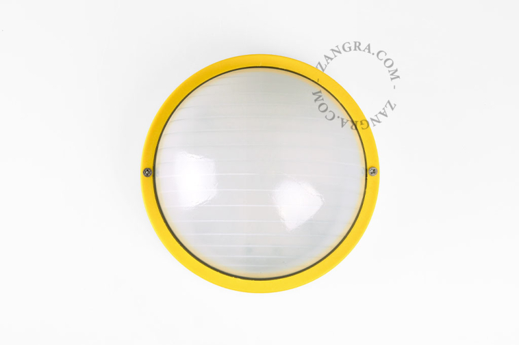 Lampe hublot jaune pour l'extérieur.