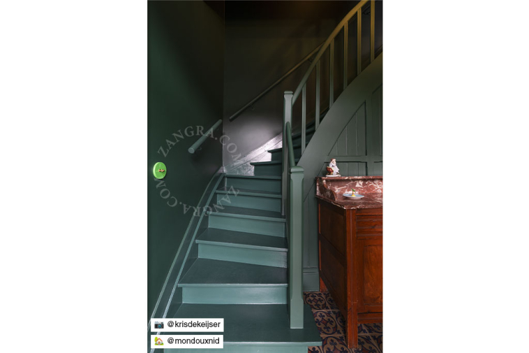 Doppio interruttore rotondo verde.