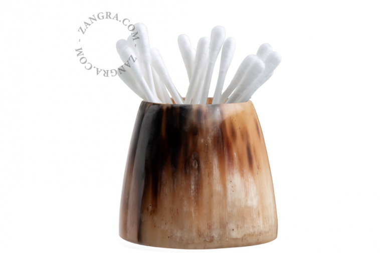 Cotton bud jar made of horn.