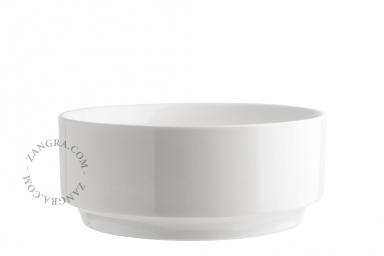 Bowl in white bone china.