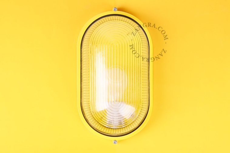Gele, ovale lamp.